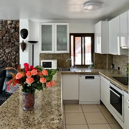 2 Bed With Sea Views In Cristianos K206